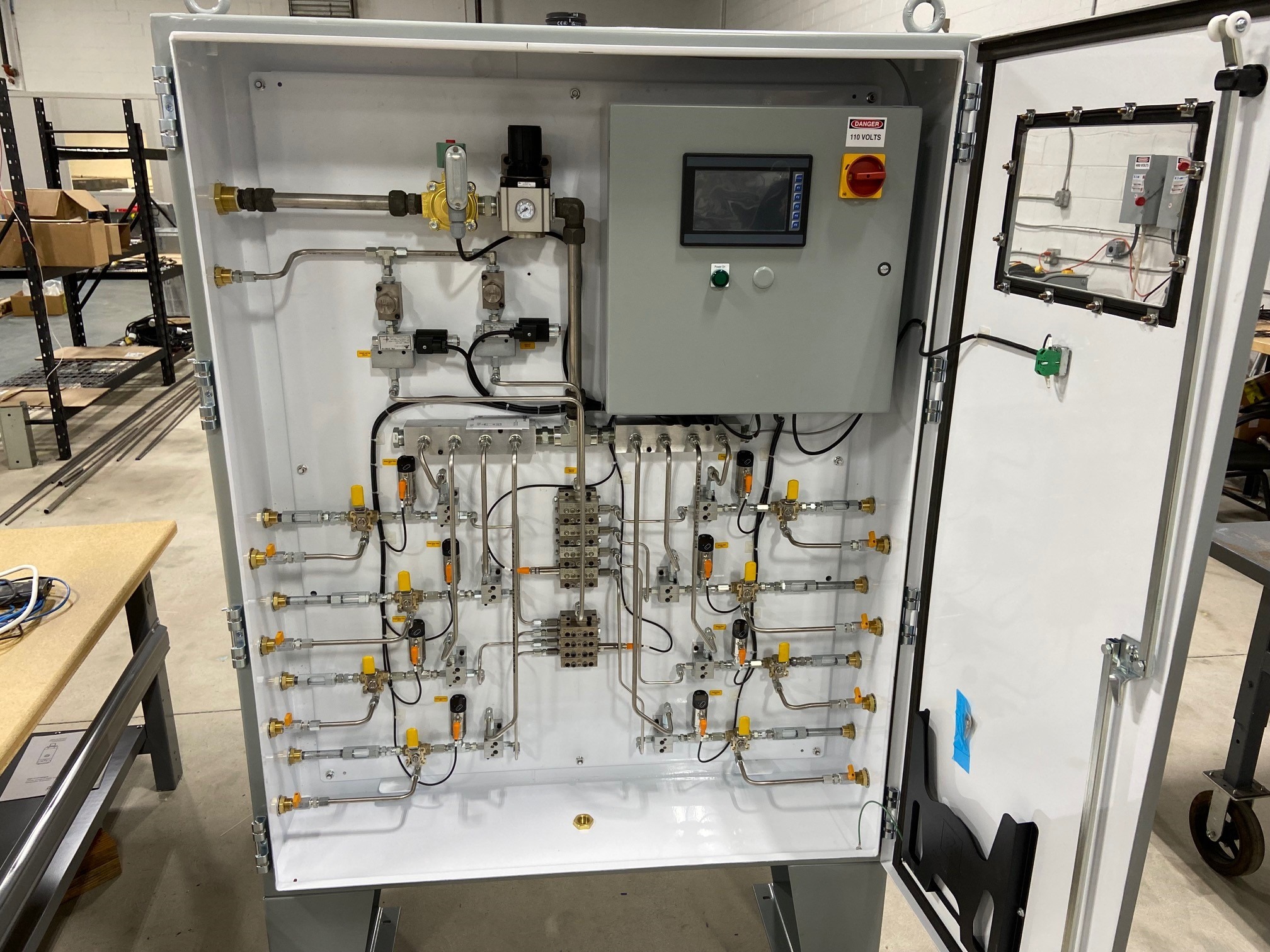 Air/Oil Lubrication of backup rolls 848