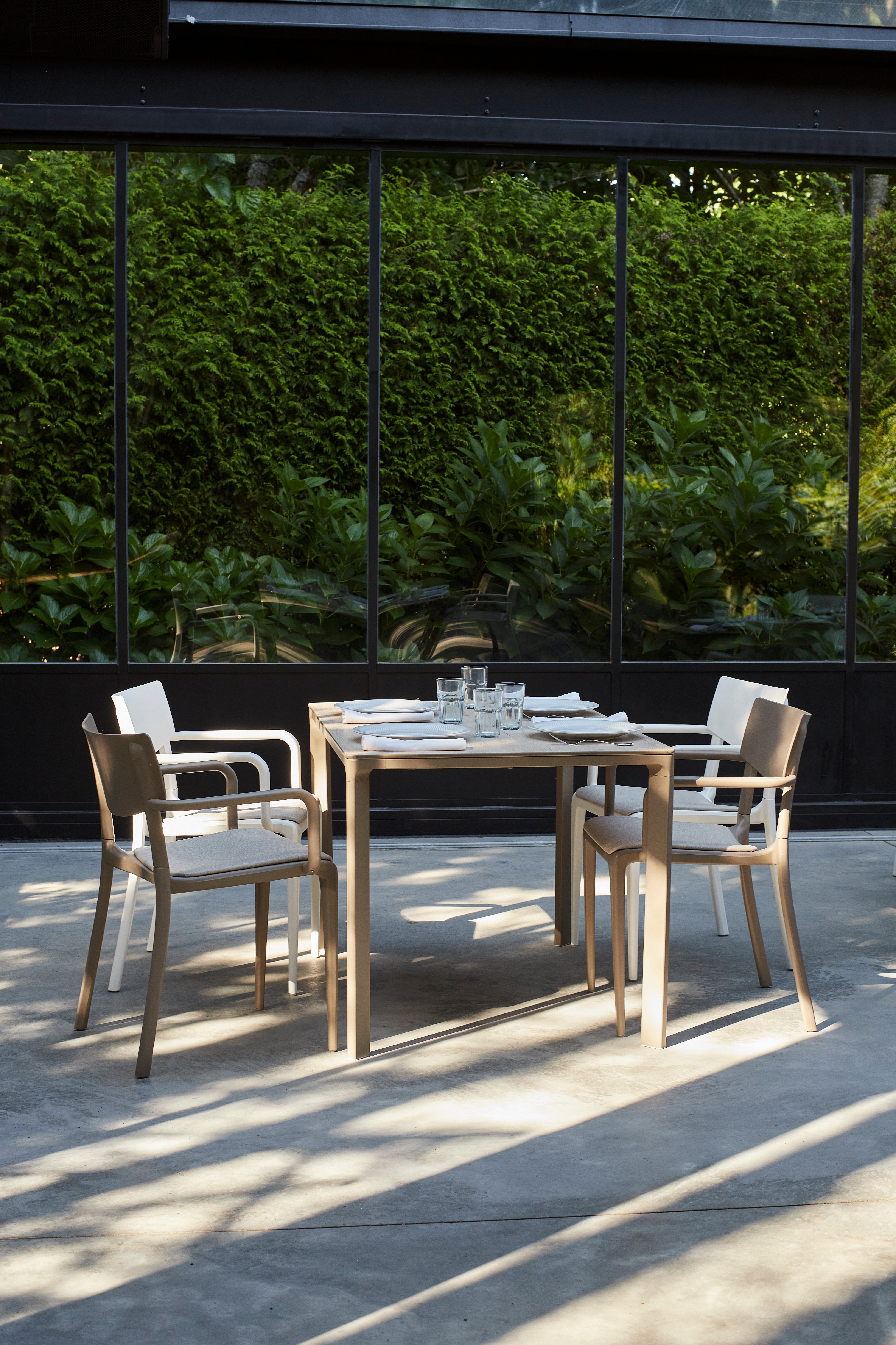 MEET - Table Collection 312