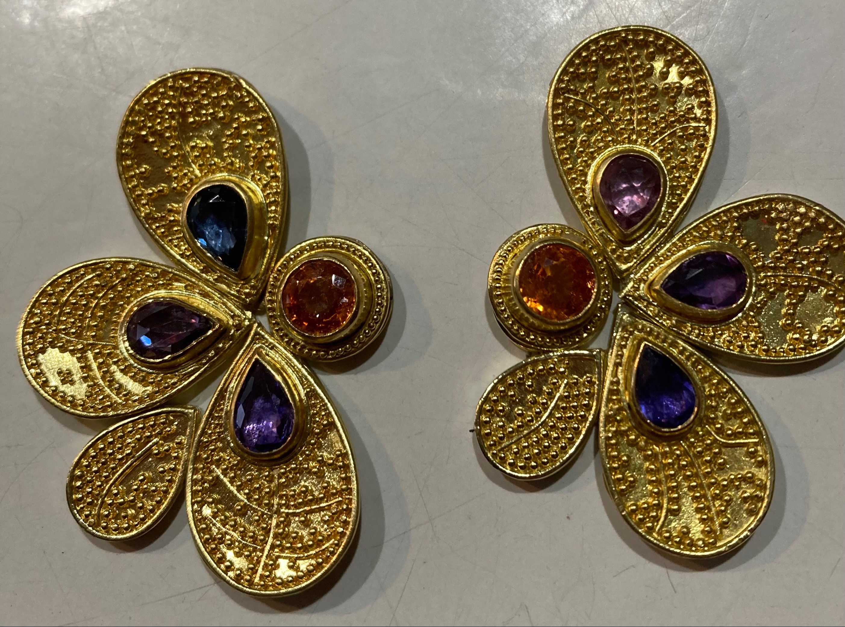 Golden granulation petal earrings 520