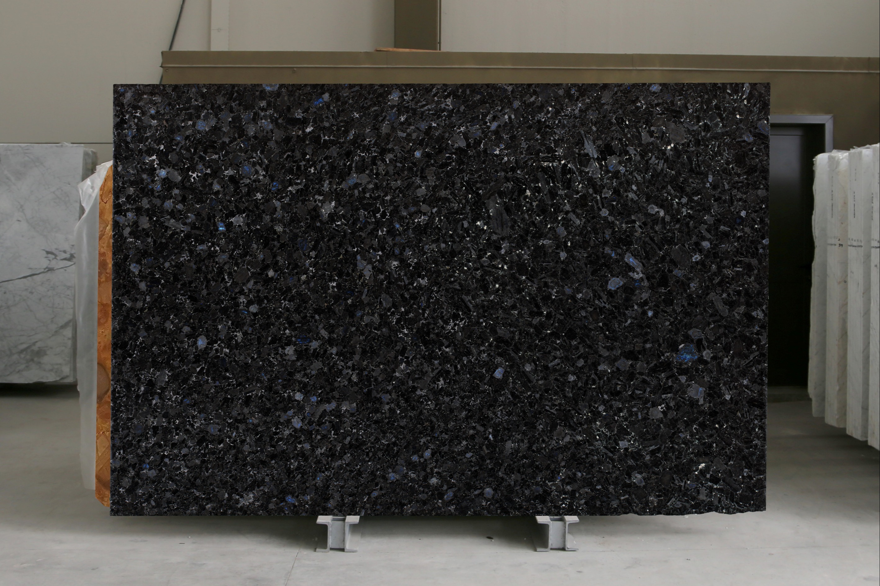 GOLOVINSKI LABRADORITE – Large Format Natural Ston 435