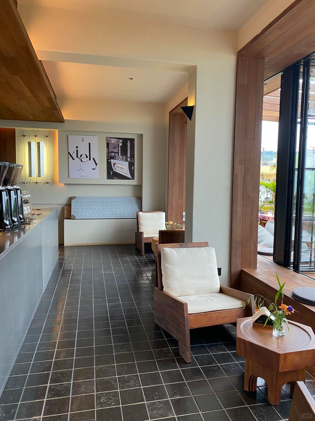 Dark-hued Limestone Small Square Paving To Match Wood Furnitures 449