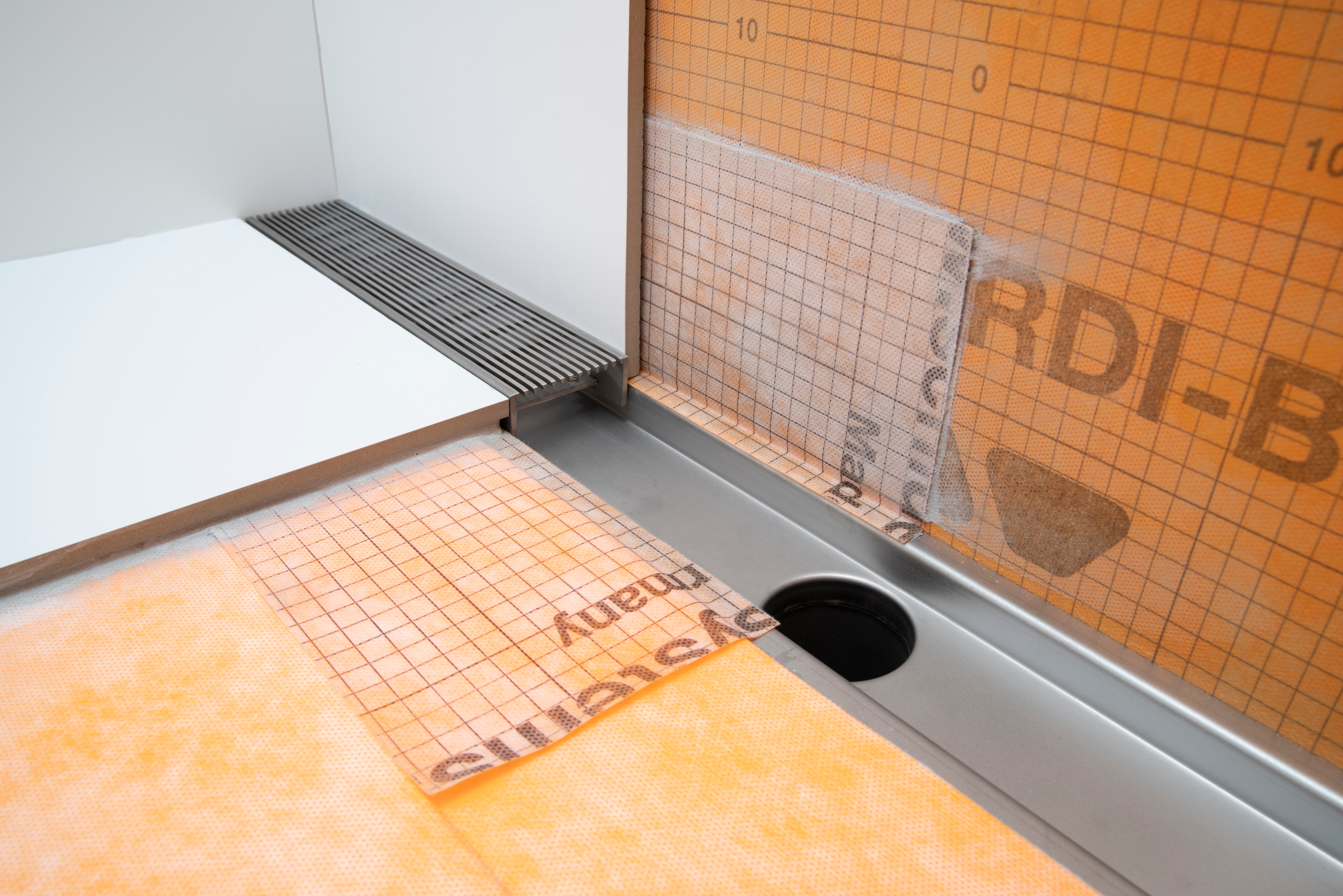 Fixed Flange with Schluter®-Kerdi (FCS) 114