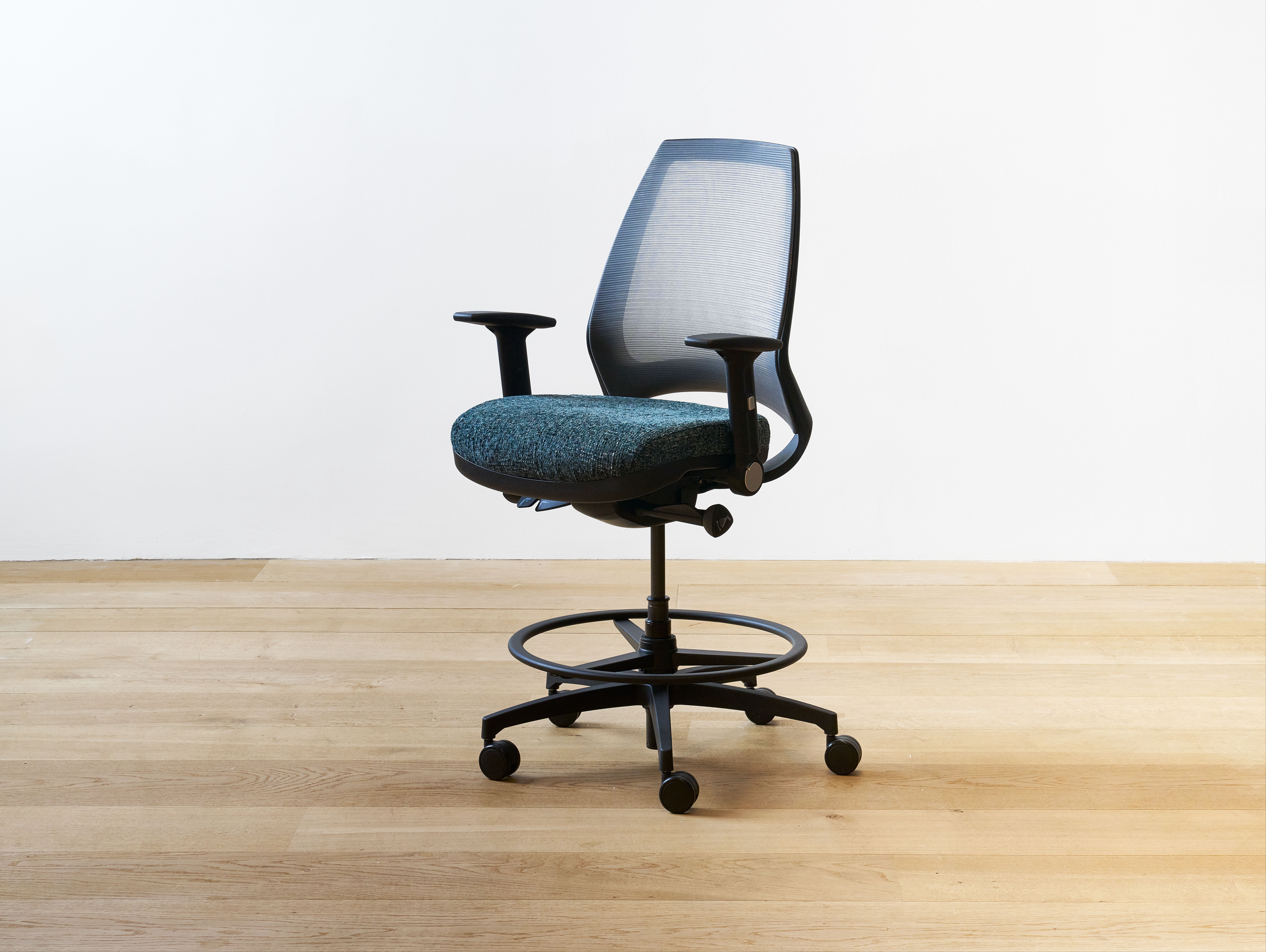 4-UP True Sit-to-Stand Seating 133