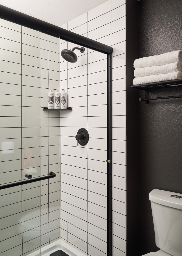 AquaWalls Onyx Stacked 131