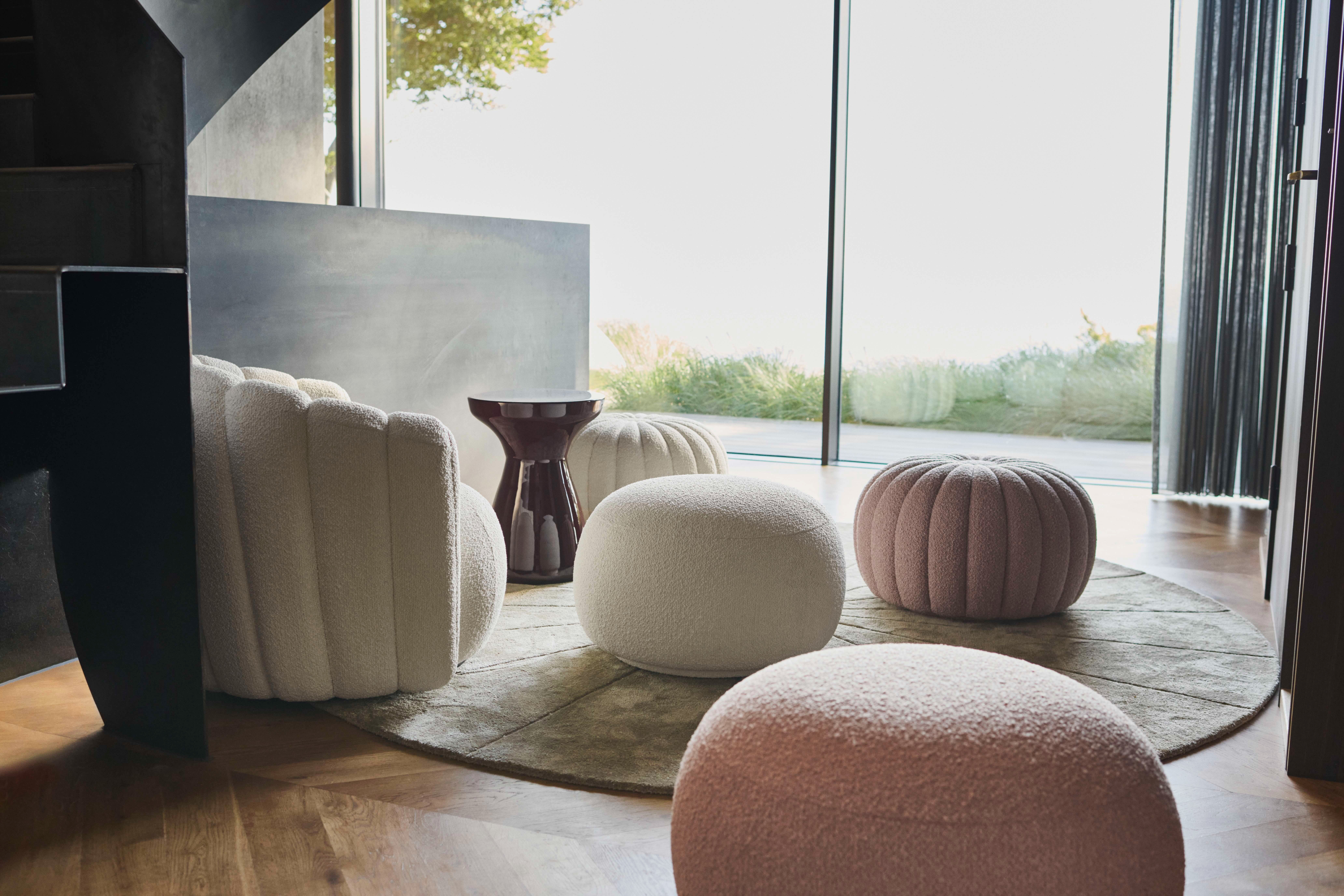 Sweet Art Ottoman: Sculpted Elegance & Playful Comfort 152
