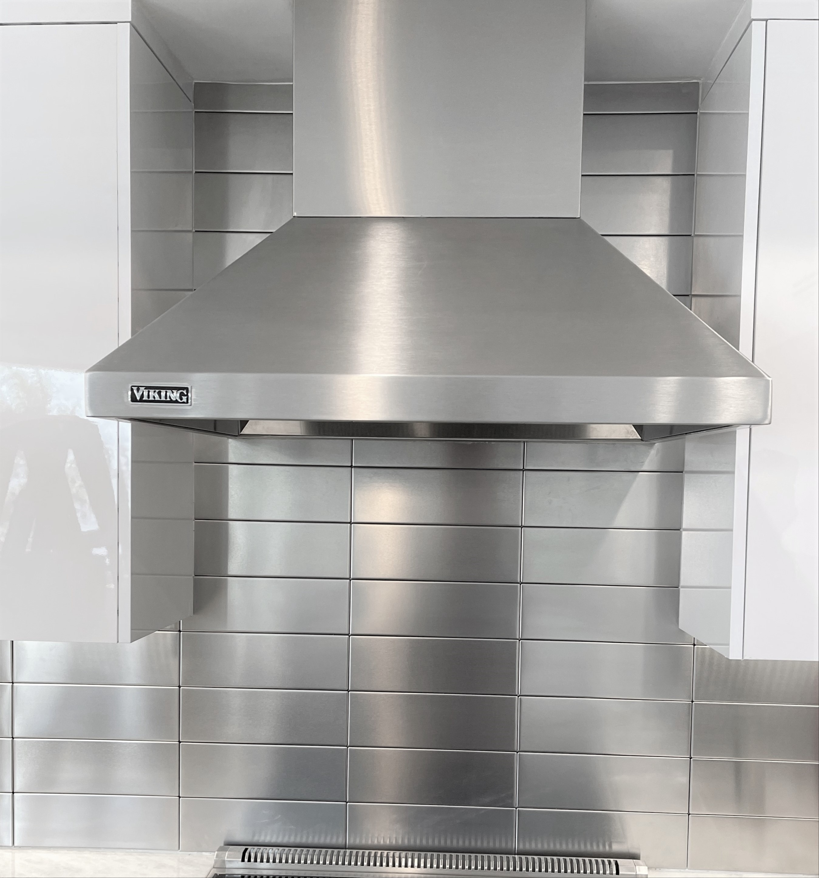 stainless-steel-backsplash-4x12-large-format-metal-tile.jpg