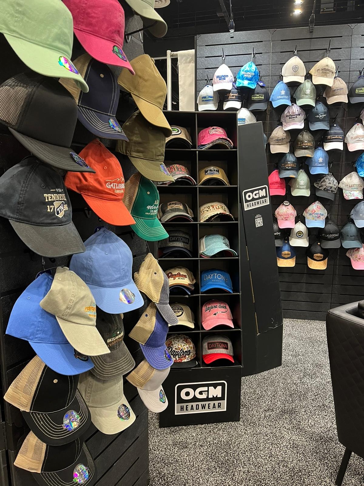 d’Wonder Embroidered Destination Hat – Stylish Souvenir Cap, Bucket Hat & Beanie for Travelers 1940