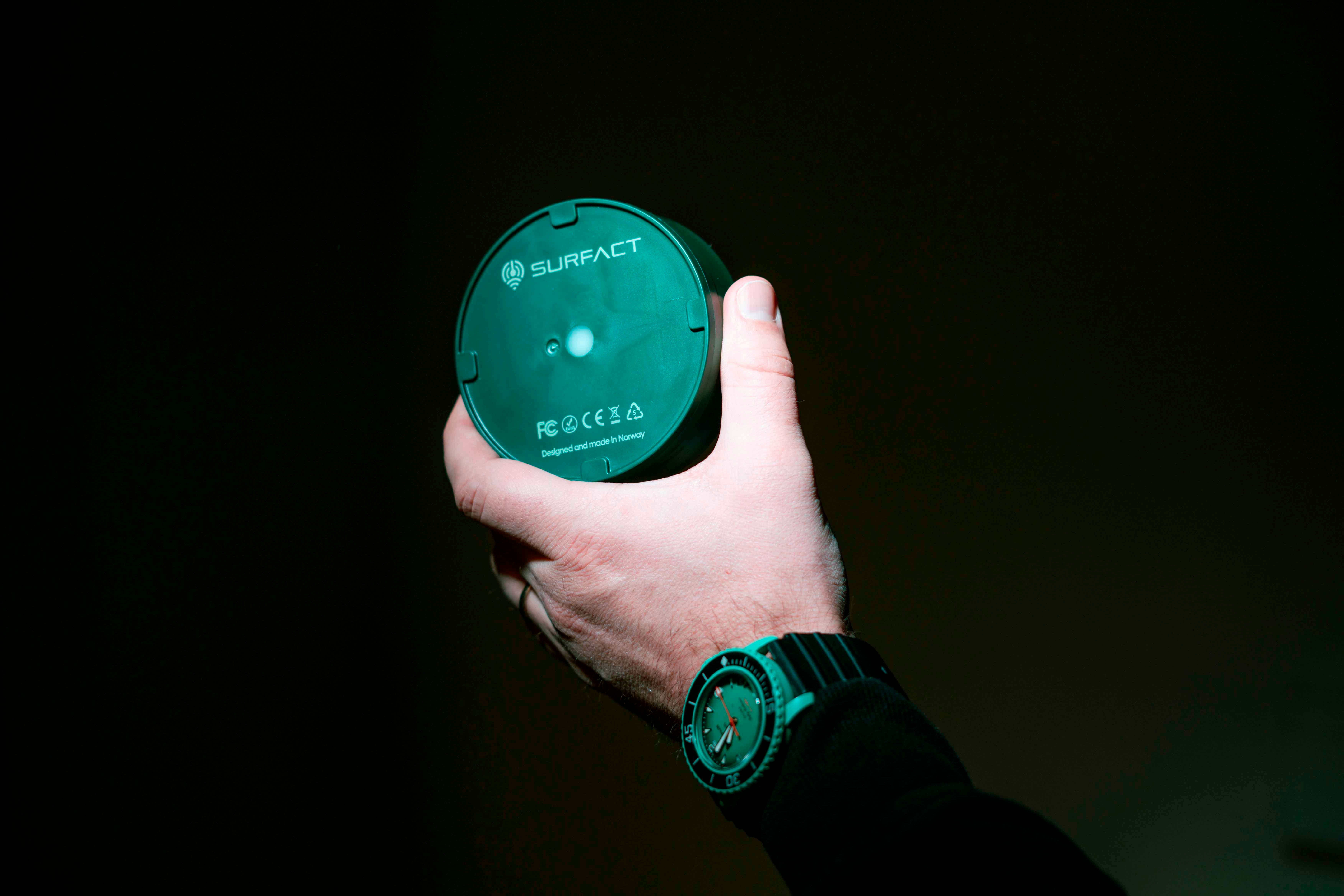 Available for 1 dollar a day only - Smart temperature and gps trailer tracker! 266