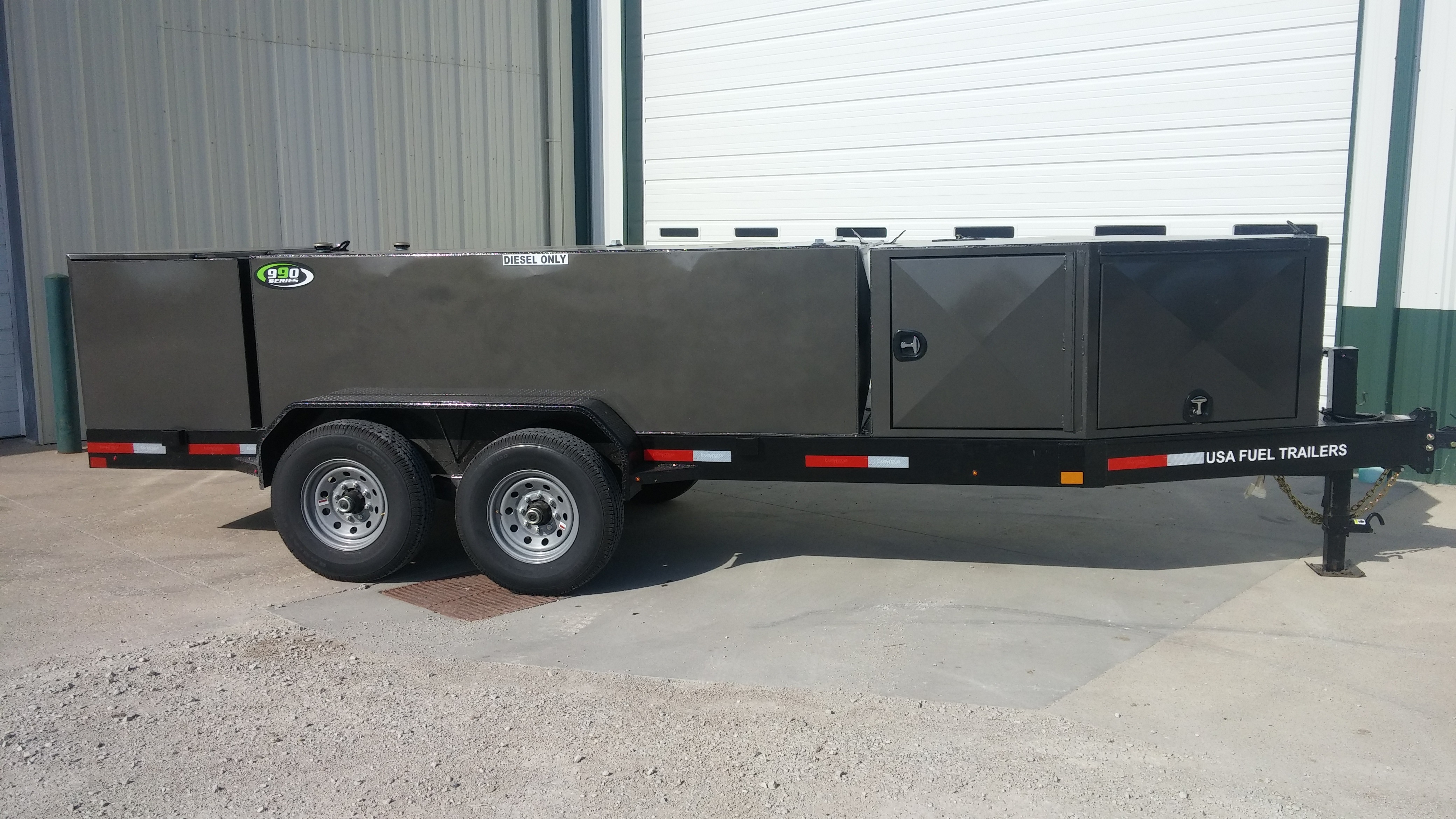 990 Gallon USA Fuel Trailer W/Front & Rear Cabinet 133