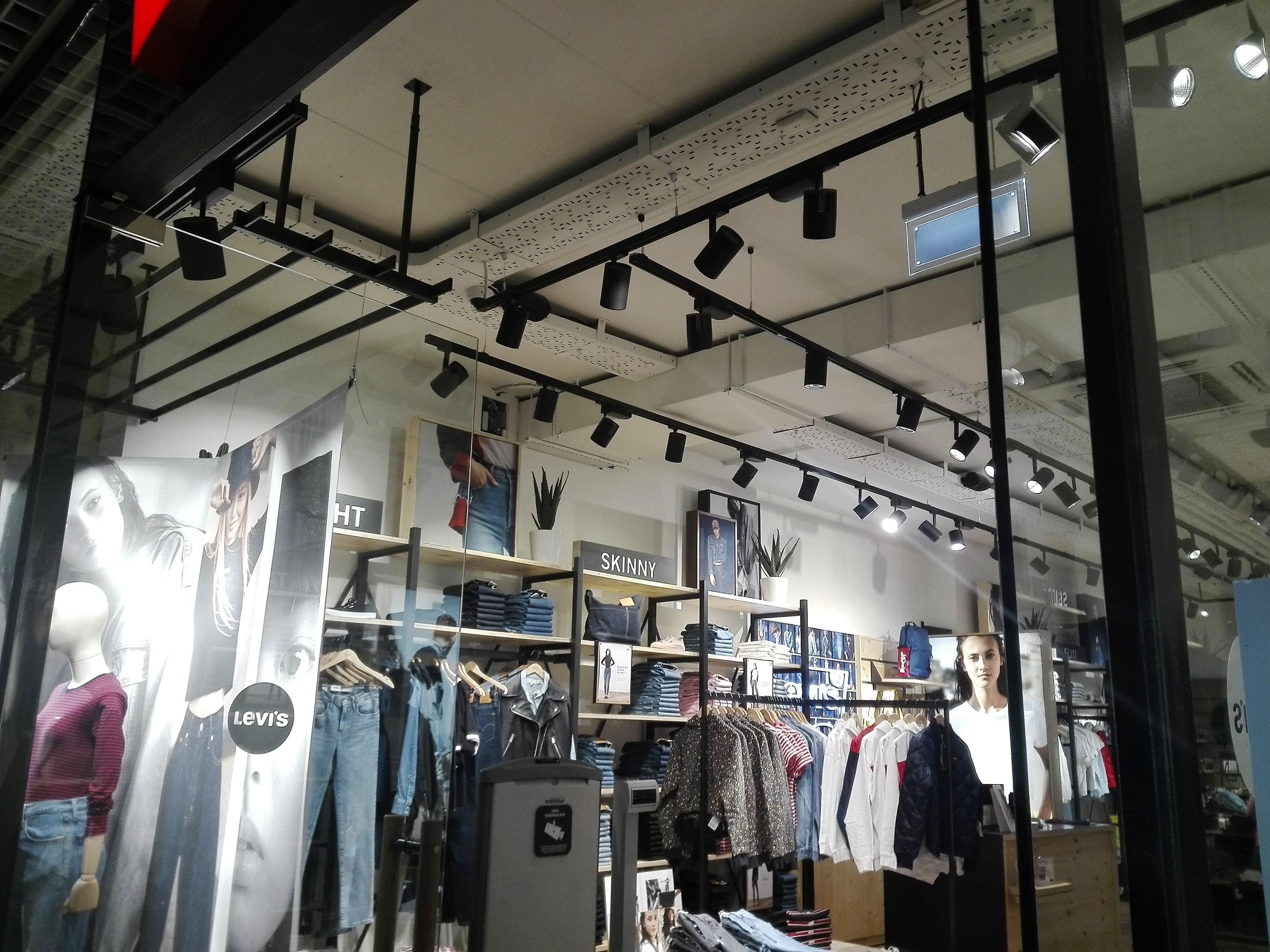 TOP 6 INDUSTRIAL APPLICATIONS FOR METAL CABLE TRAYS 169