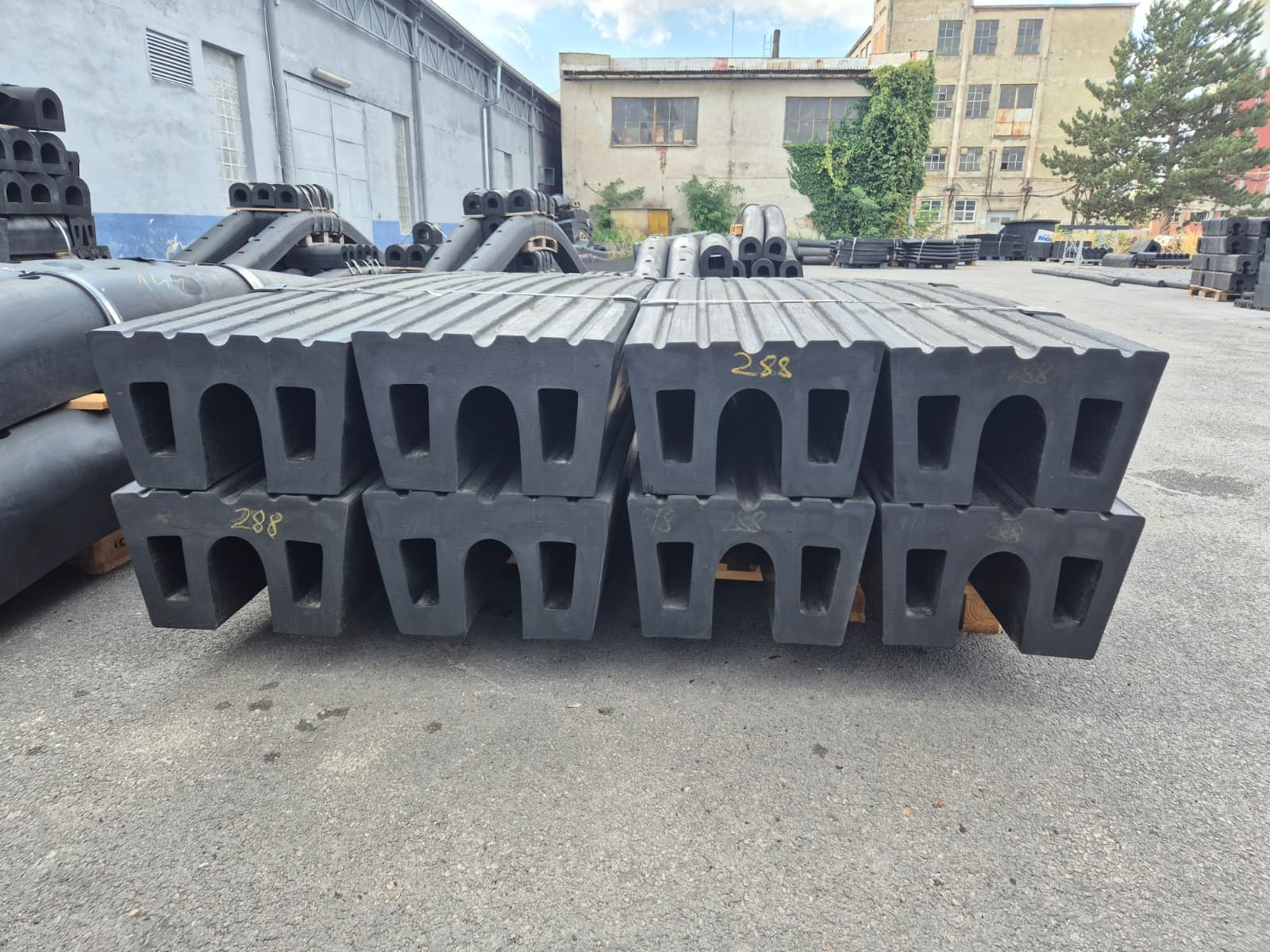 Tug Fenders: W, M & Keyhole Fenders 699