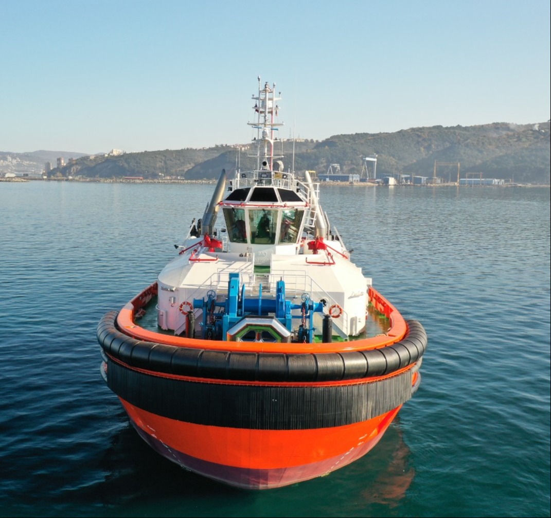 Tug Cylindrical Fenders 700