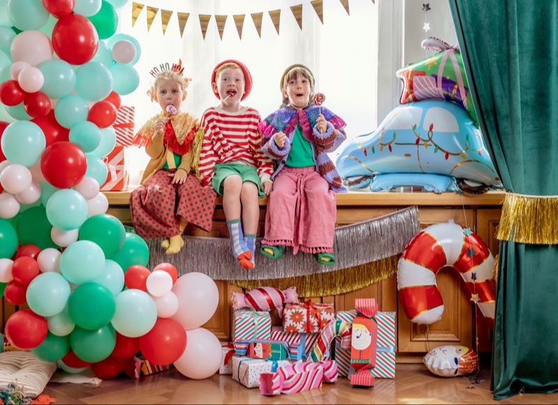 STANDING FOIL BALLOON CHRISTMAS CAR 486