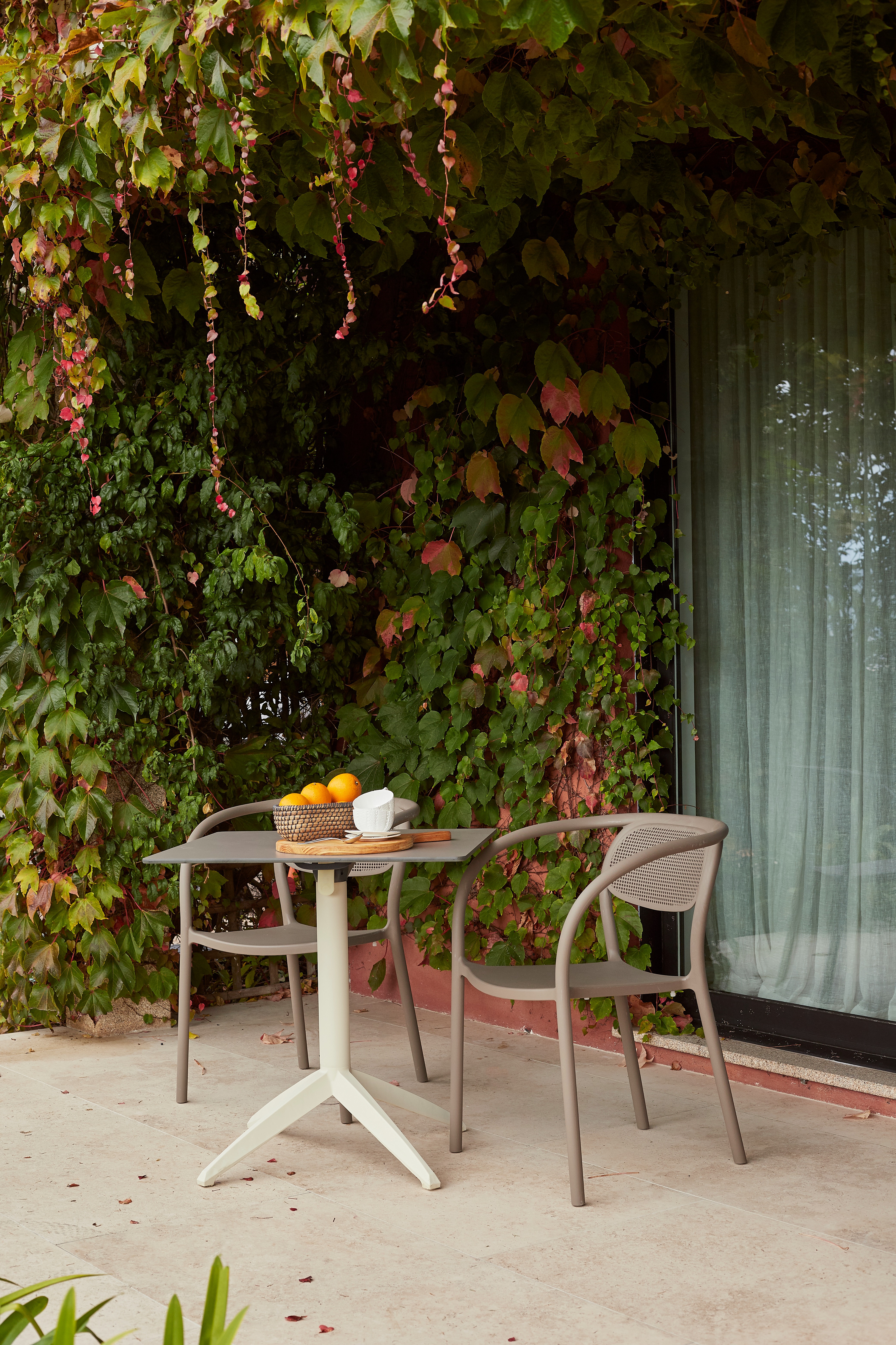 QUATRO - table collection 182