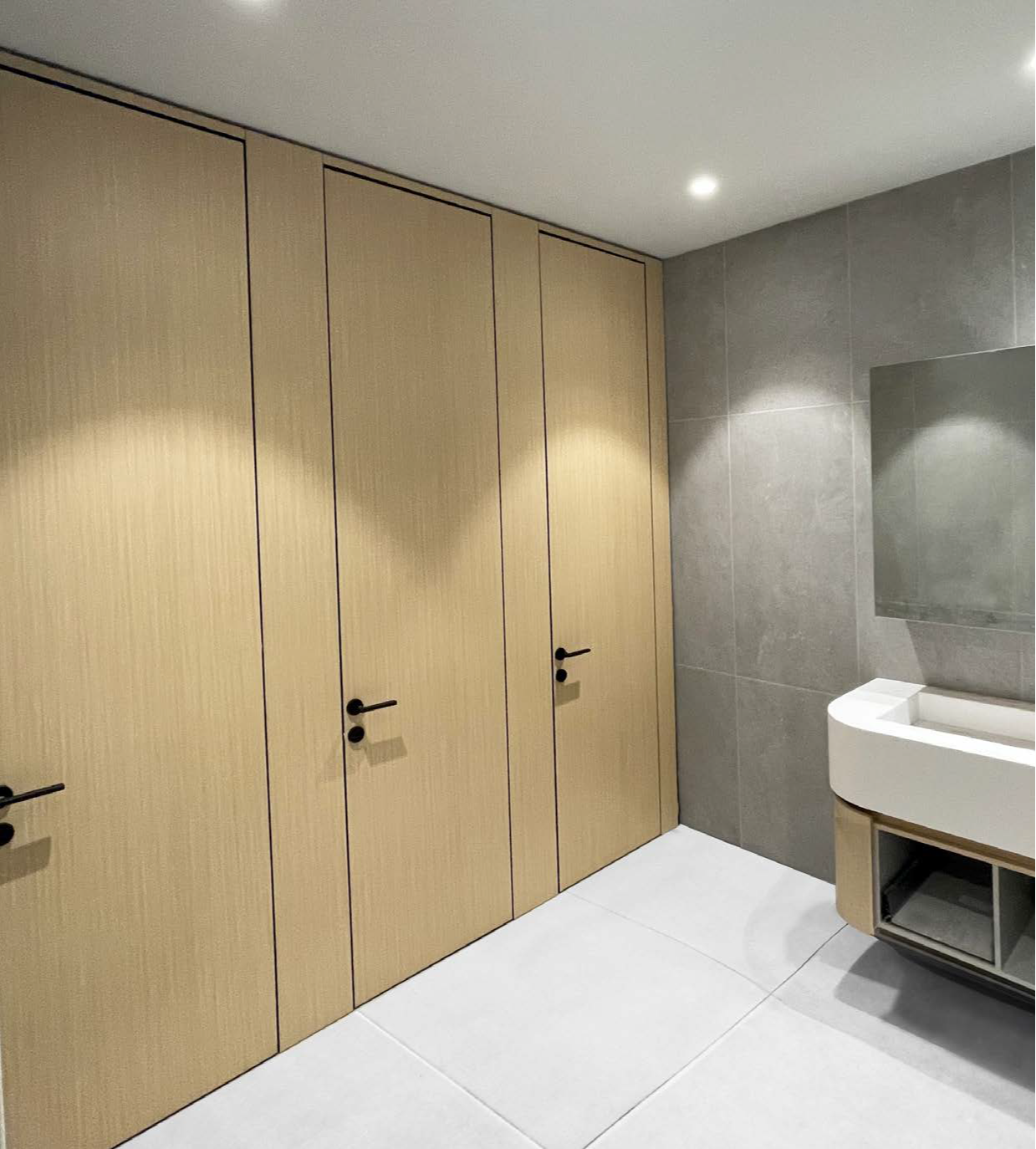 Full Privacy Cubicles and Toilet Partitions 42