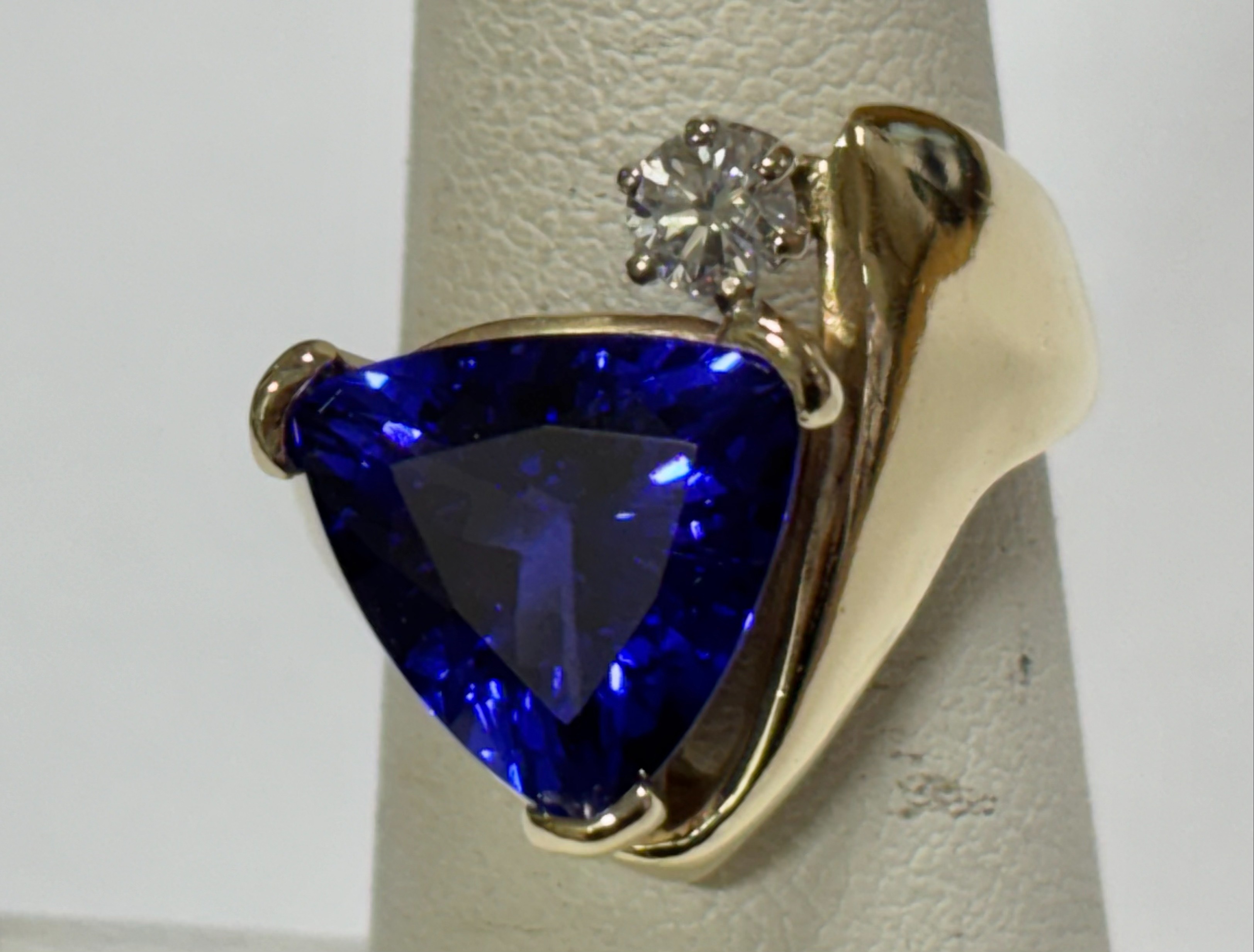14k gold ring  with trillion tanzanite and diamond 76