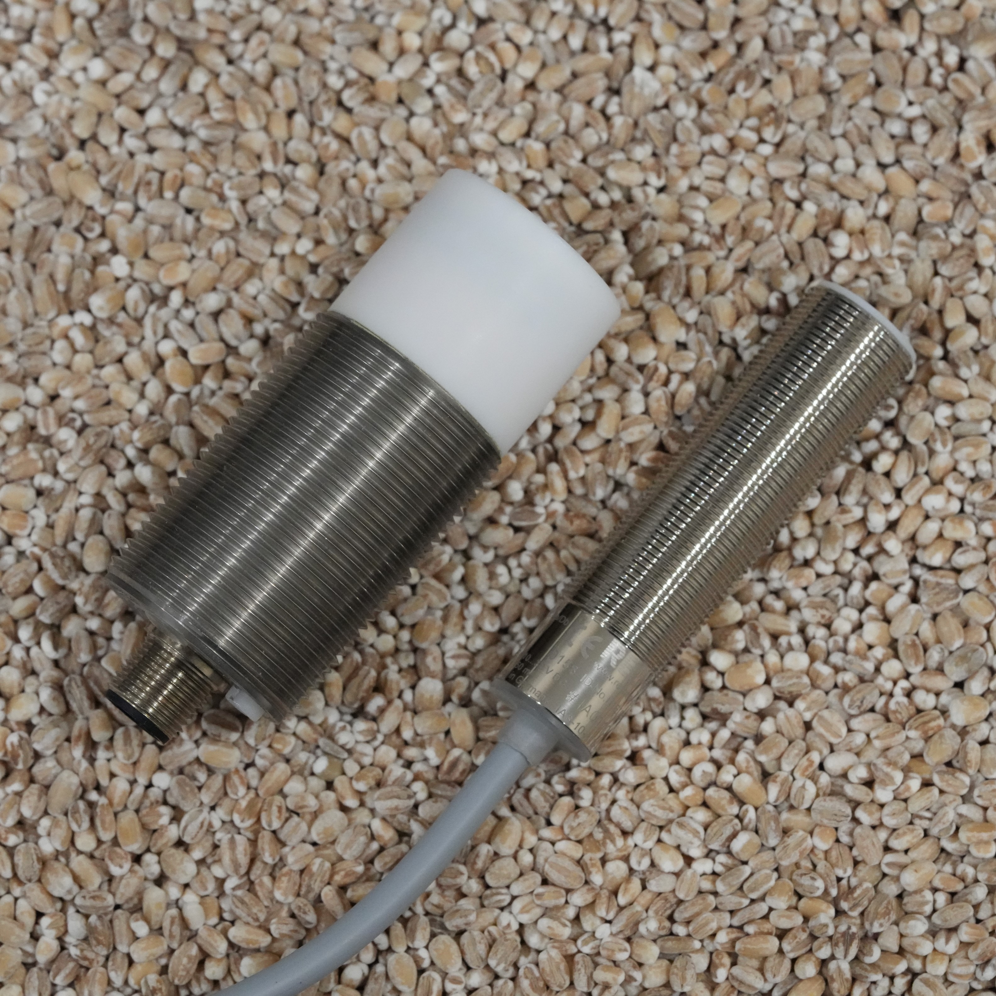 Rechner Intrinsically Safe Capacitive and Inductive Sensors 147