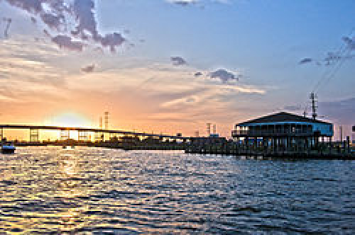 250px-Sunset_Over_Kemah_Bridge.jpg