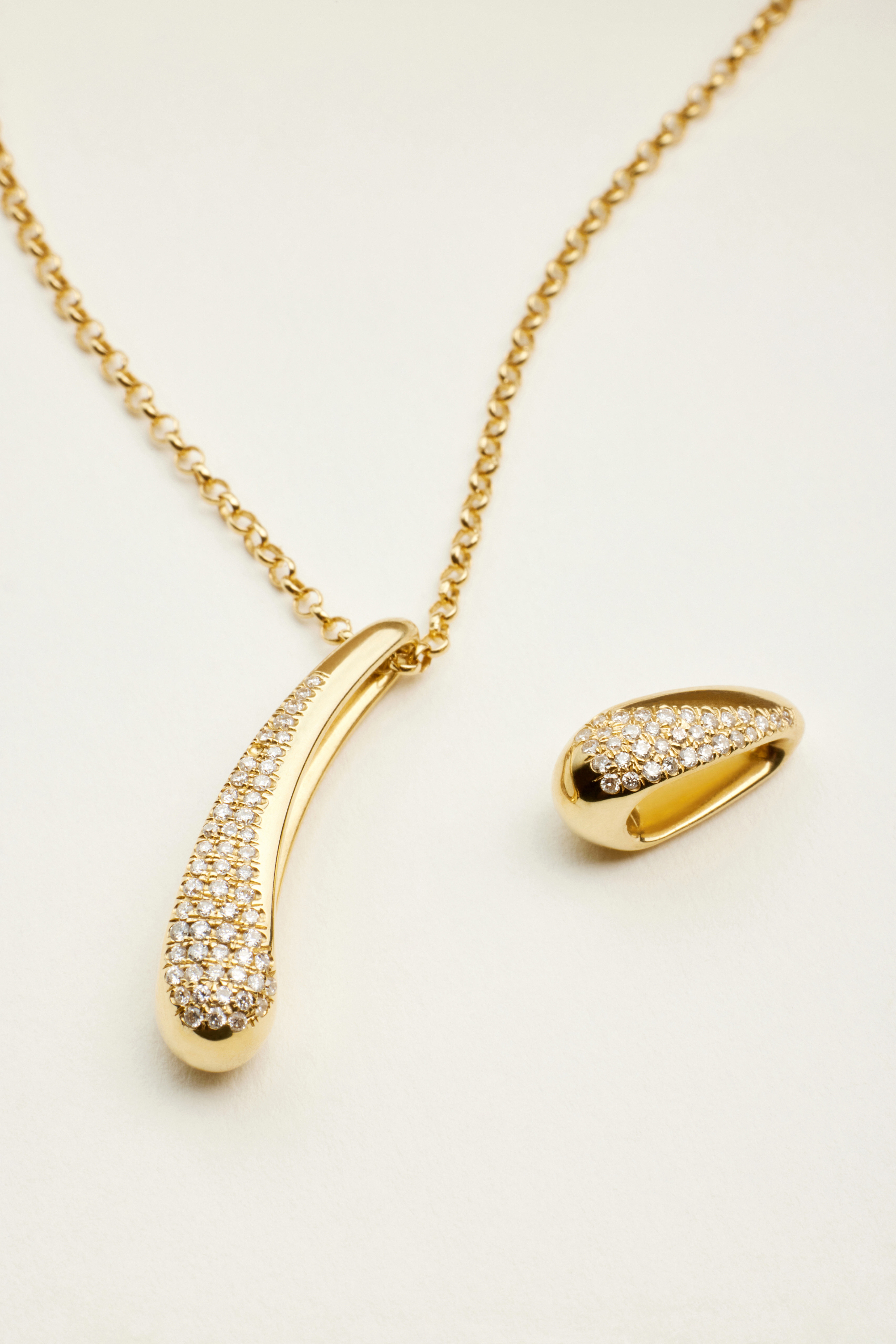 Snuggle Necklace 18k Gold & Diamonds 47