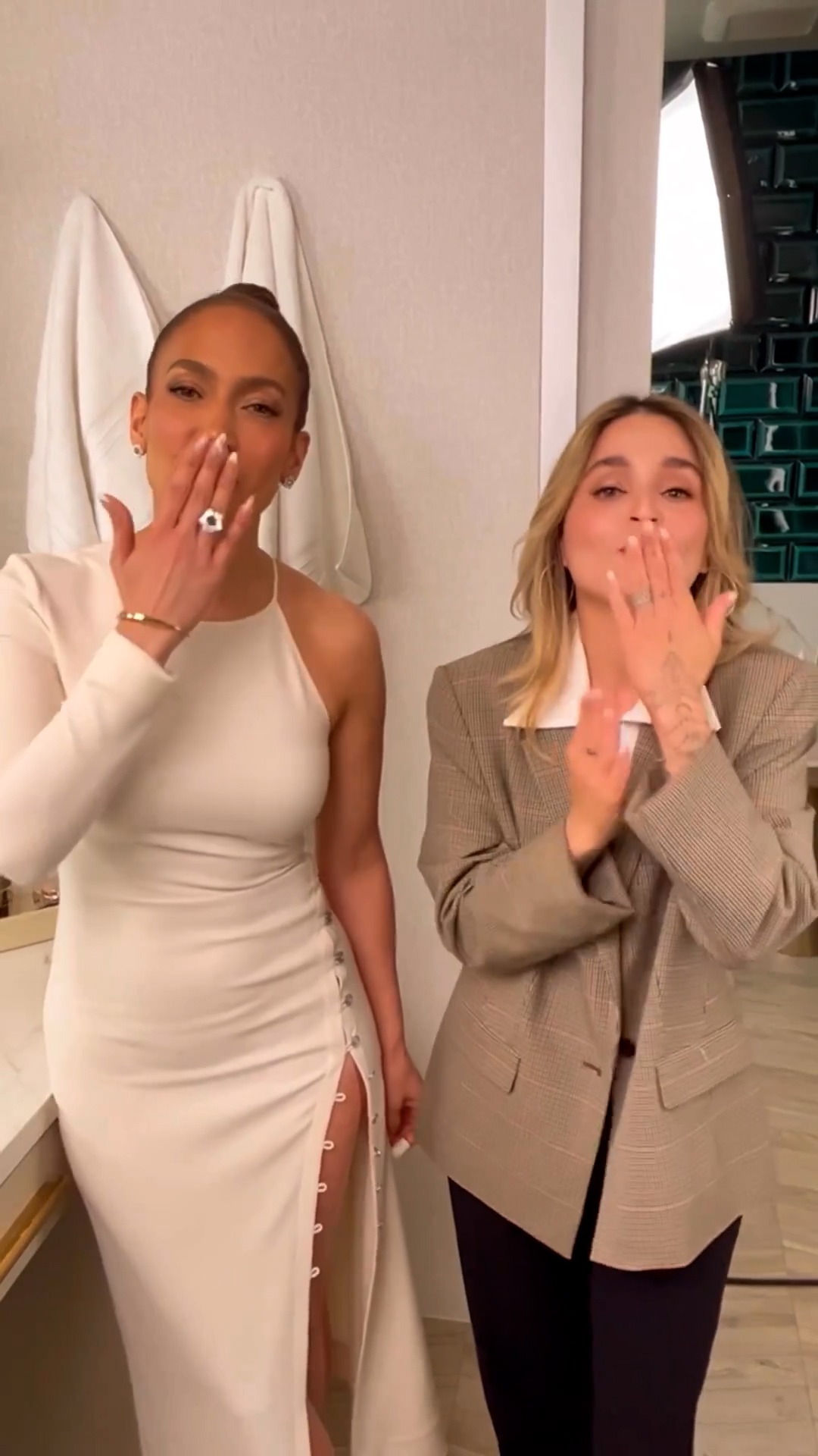 J Lo Wears Stephen Dweck Jewelry 48