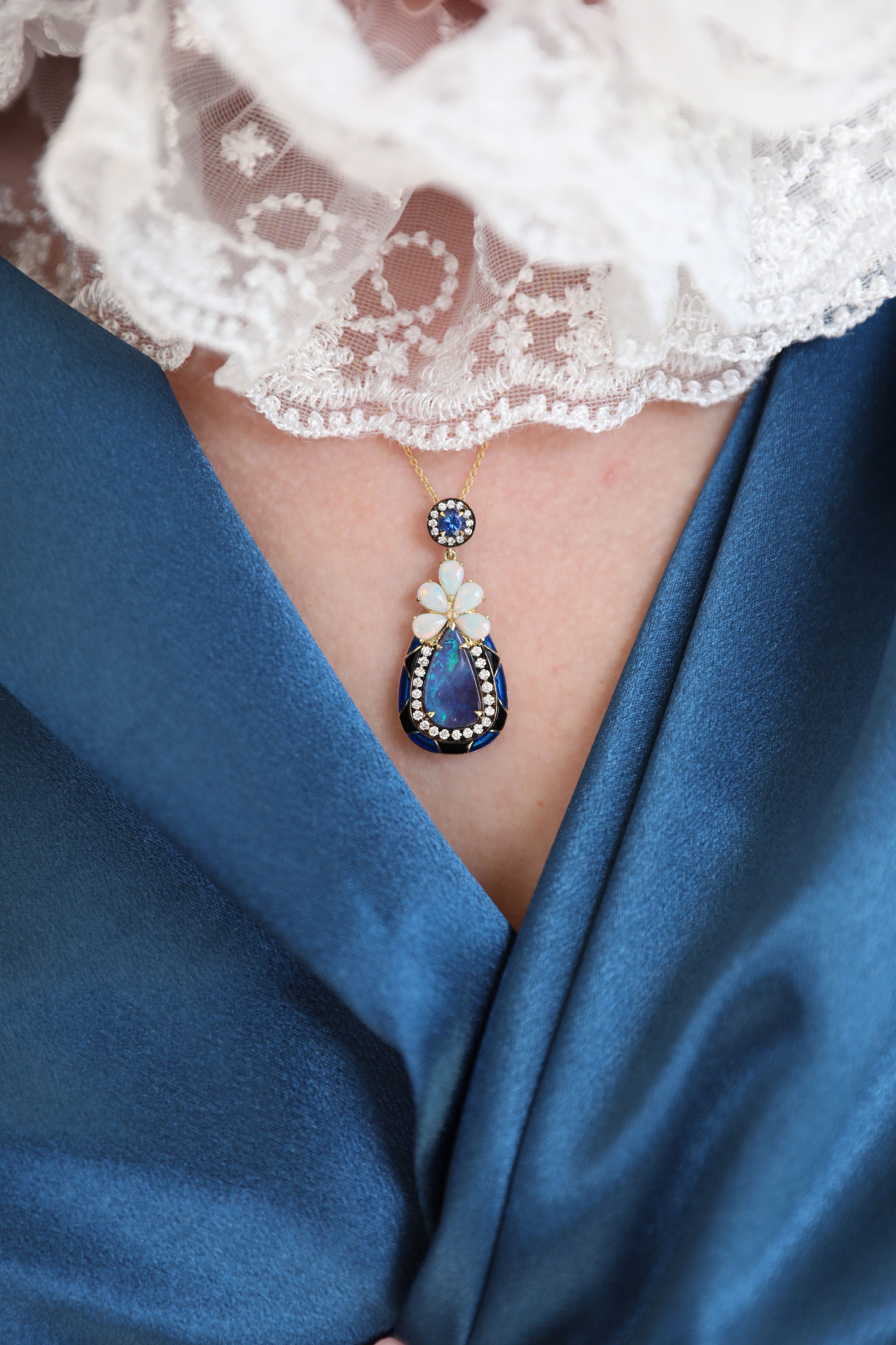 WONDERLAND COLLECTION 407