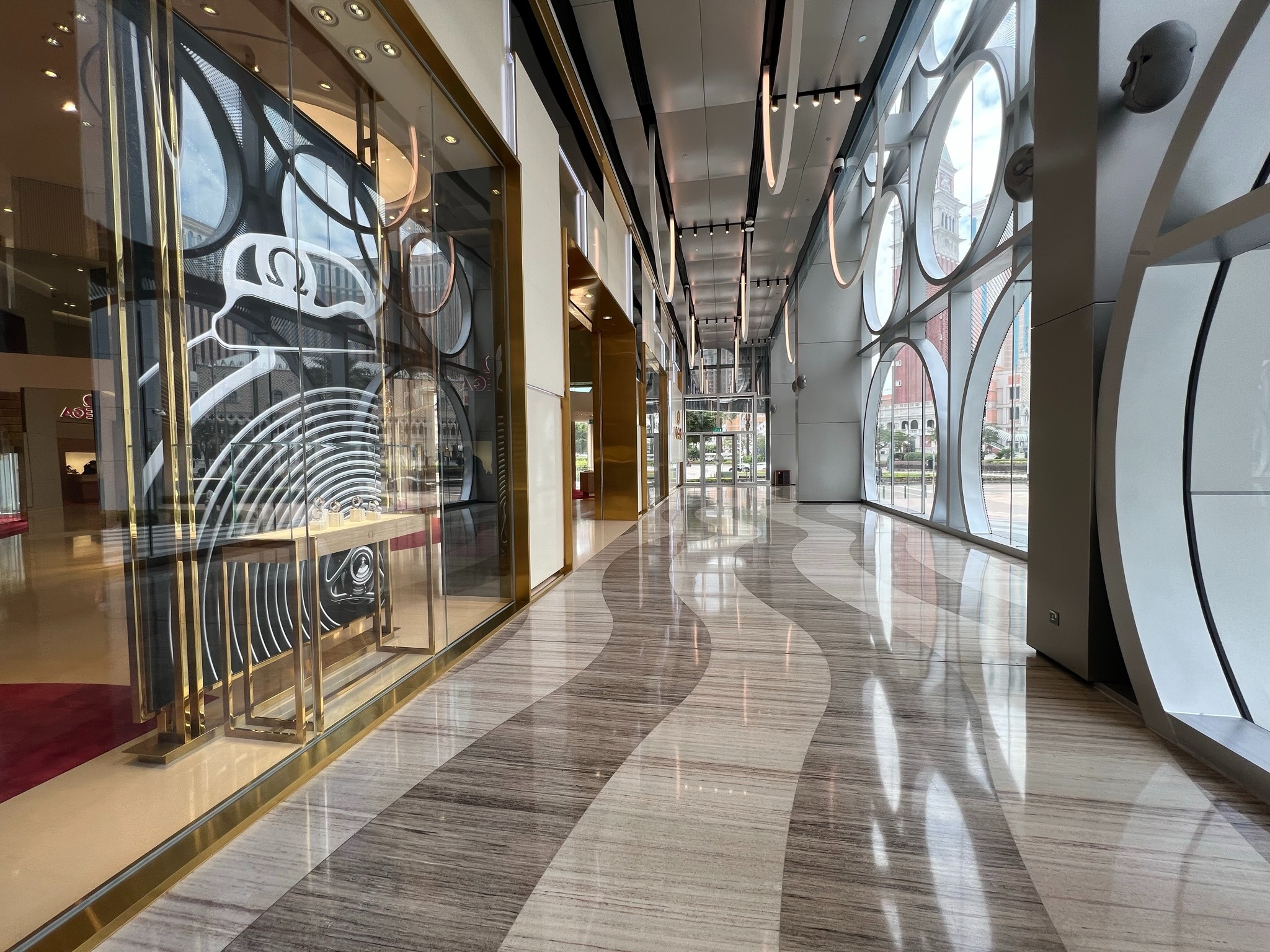 American Shopping Malls’ Favorite Crystal White Wood Marble 132