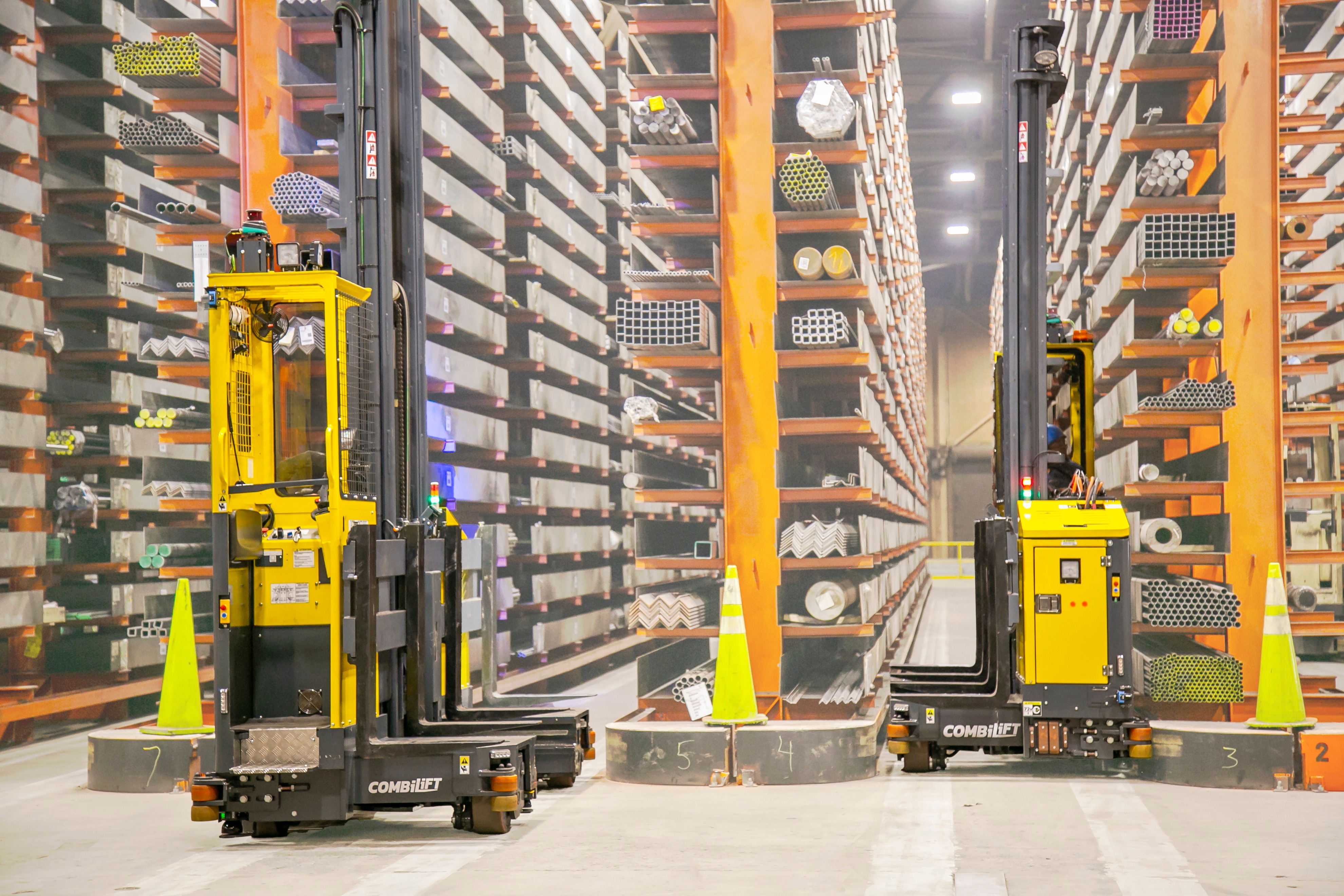 Live Demonstrations of the Combi-AGT, the world’s first autonomous Sideloader, with optional manual operation, designed for operating in Very Narrow Aisles 1311