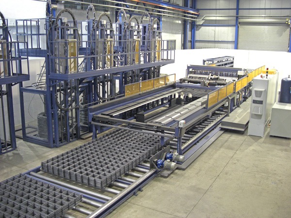 EUROBEND sets new standards in the welded mesh production with the AKK Series 1405