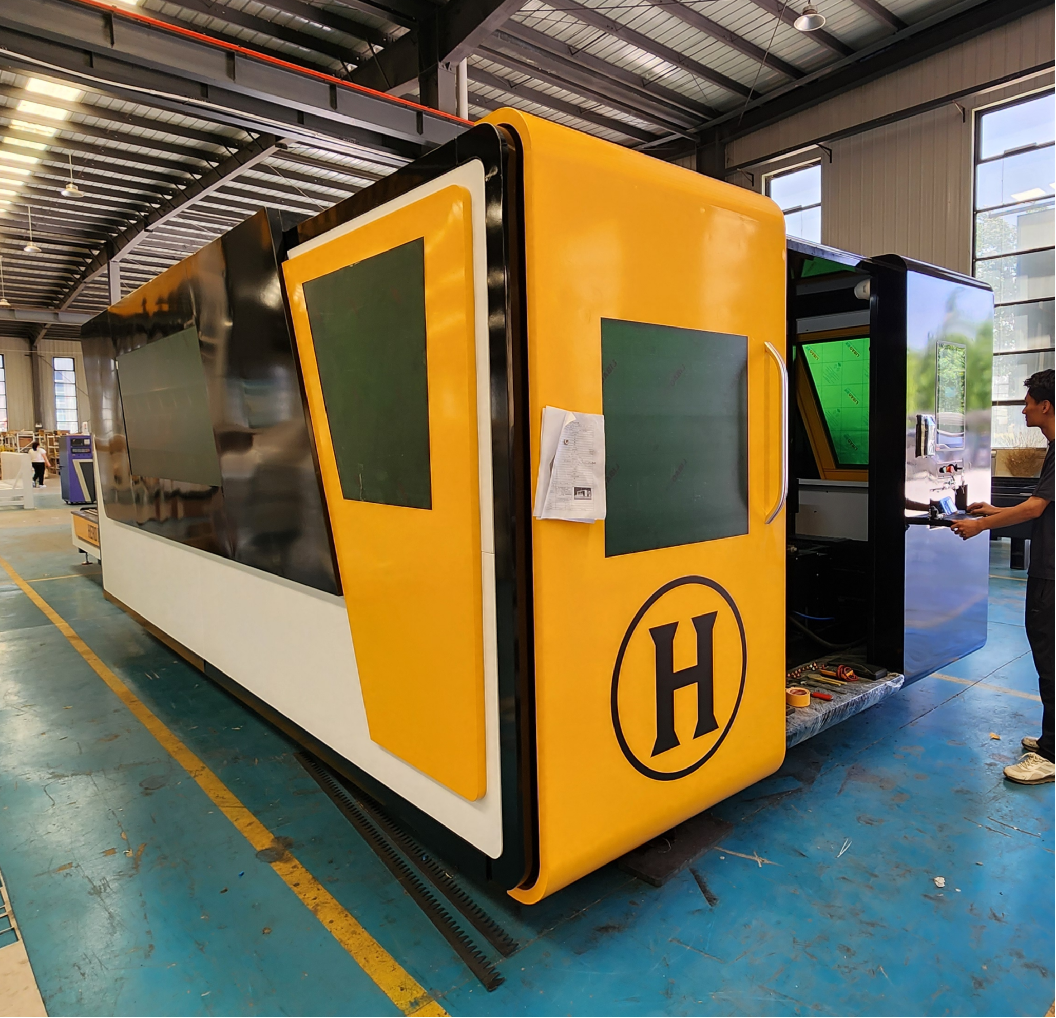 Pegasus 5' x 10' Fully Enclosed Fiber Laser & Exchange Table 422