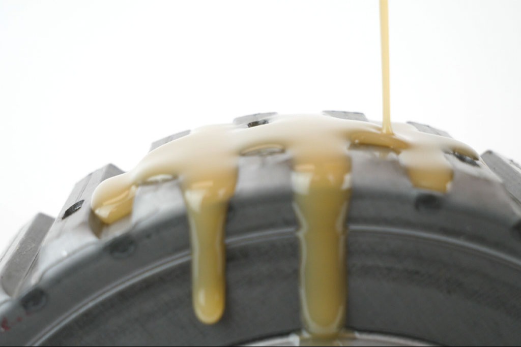 ZERUST® Axxanol™ A35-8030 Offers Long-Term Rust Protection with Oily Film Finish 24