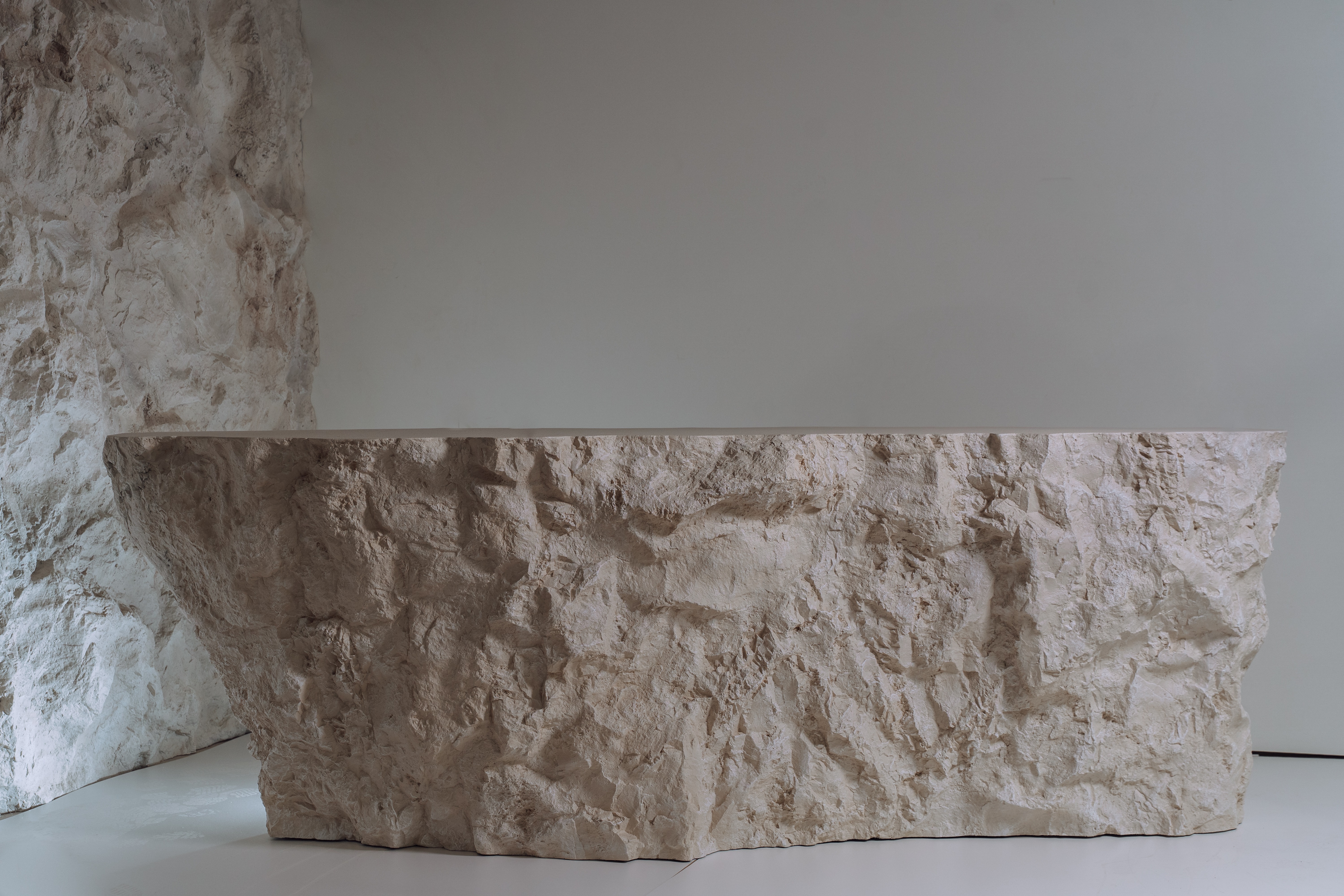 We approach each project individually, and can produce designs and textures according to each client’s wishes. 258