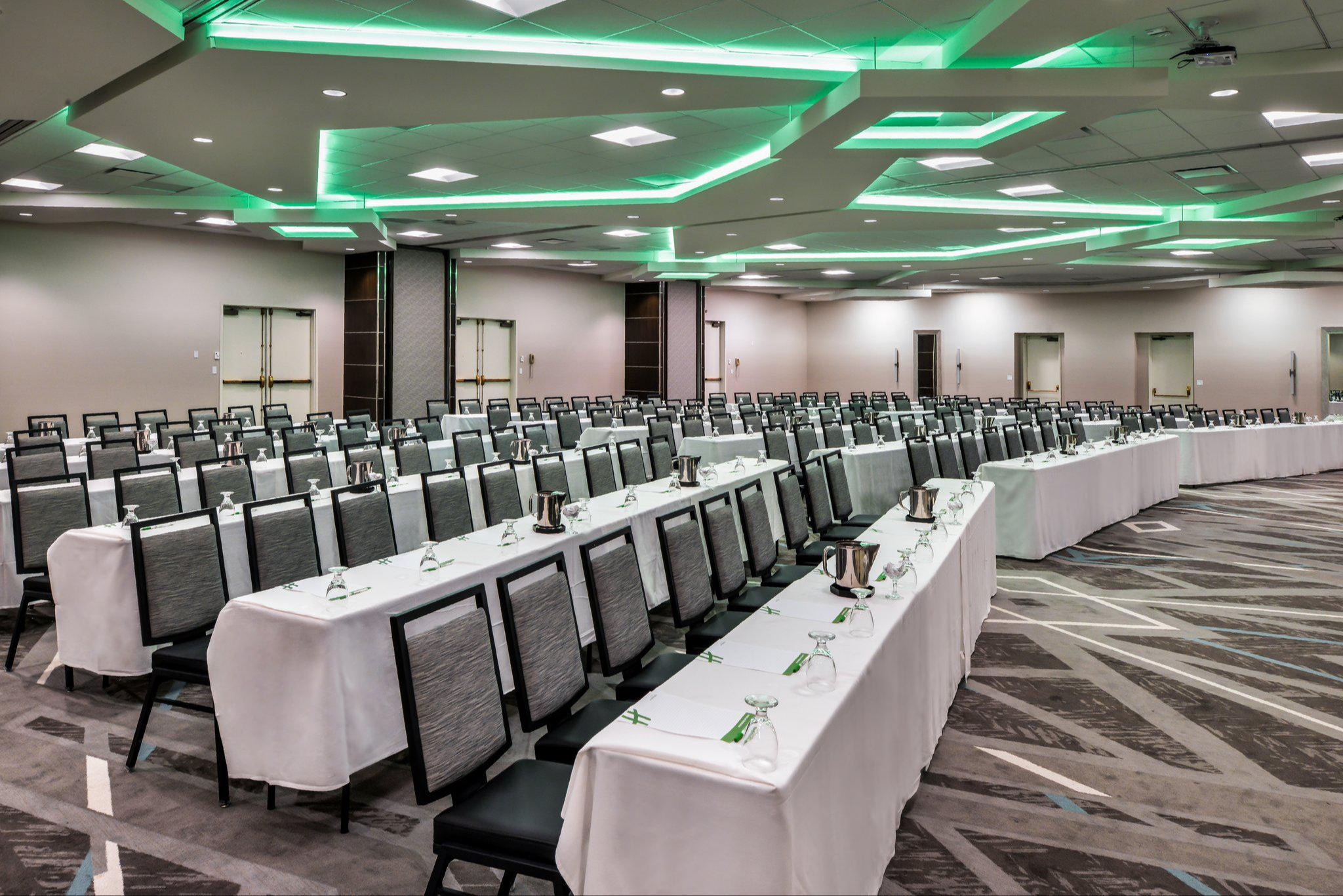 Seating: Banquet and Conference 19