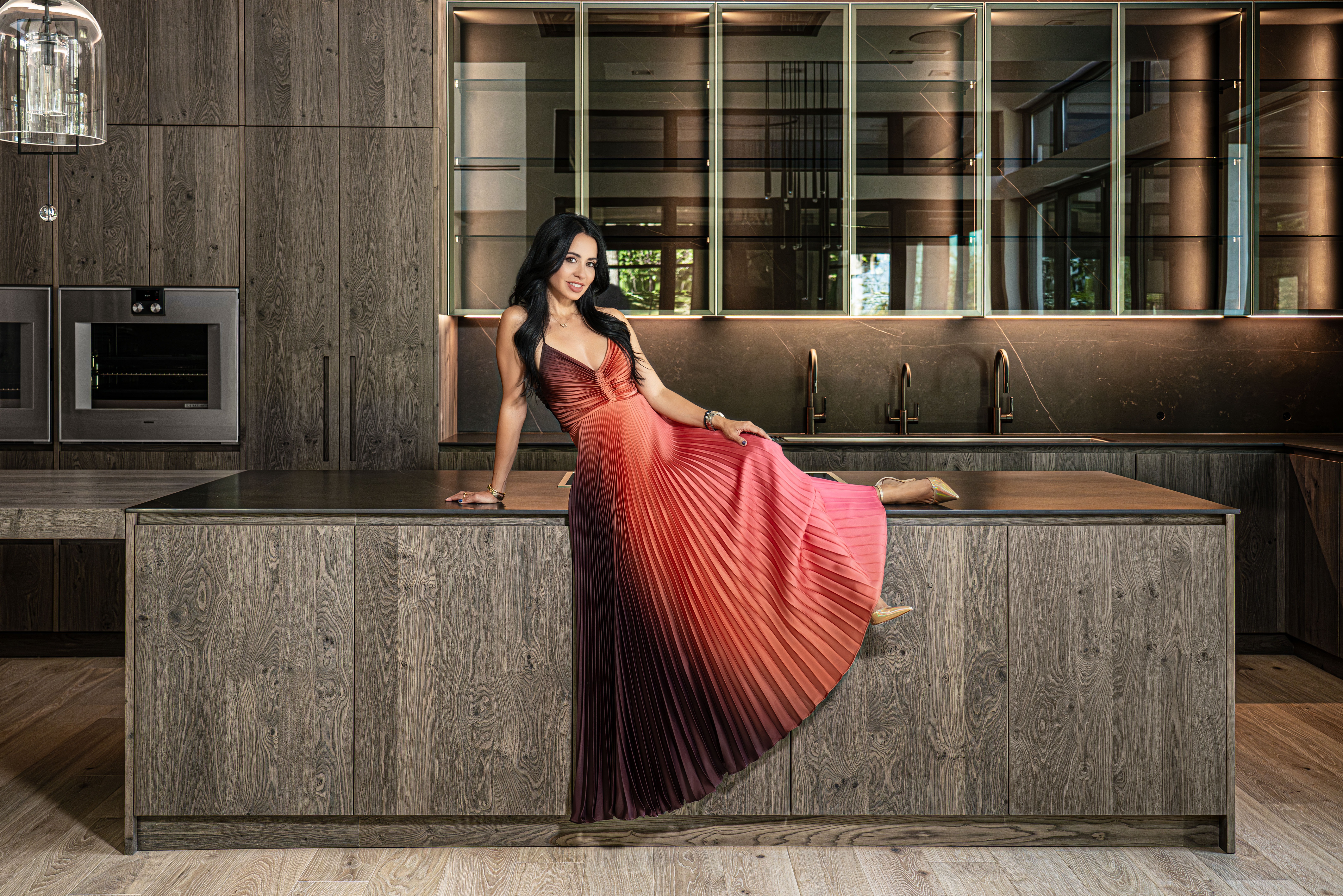 VANESSA DELEON CURATES EXCLUSIVE COLLECTION FOR NEOLITH: "THE VANESSA DELEON EDIT" 438