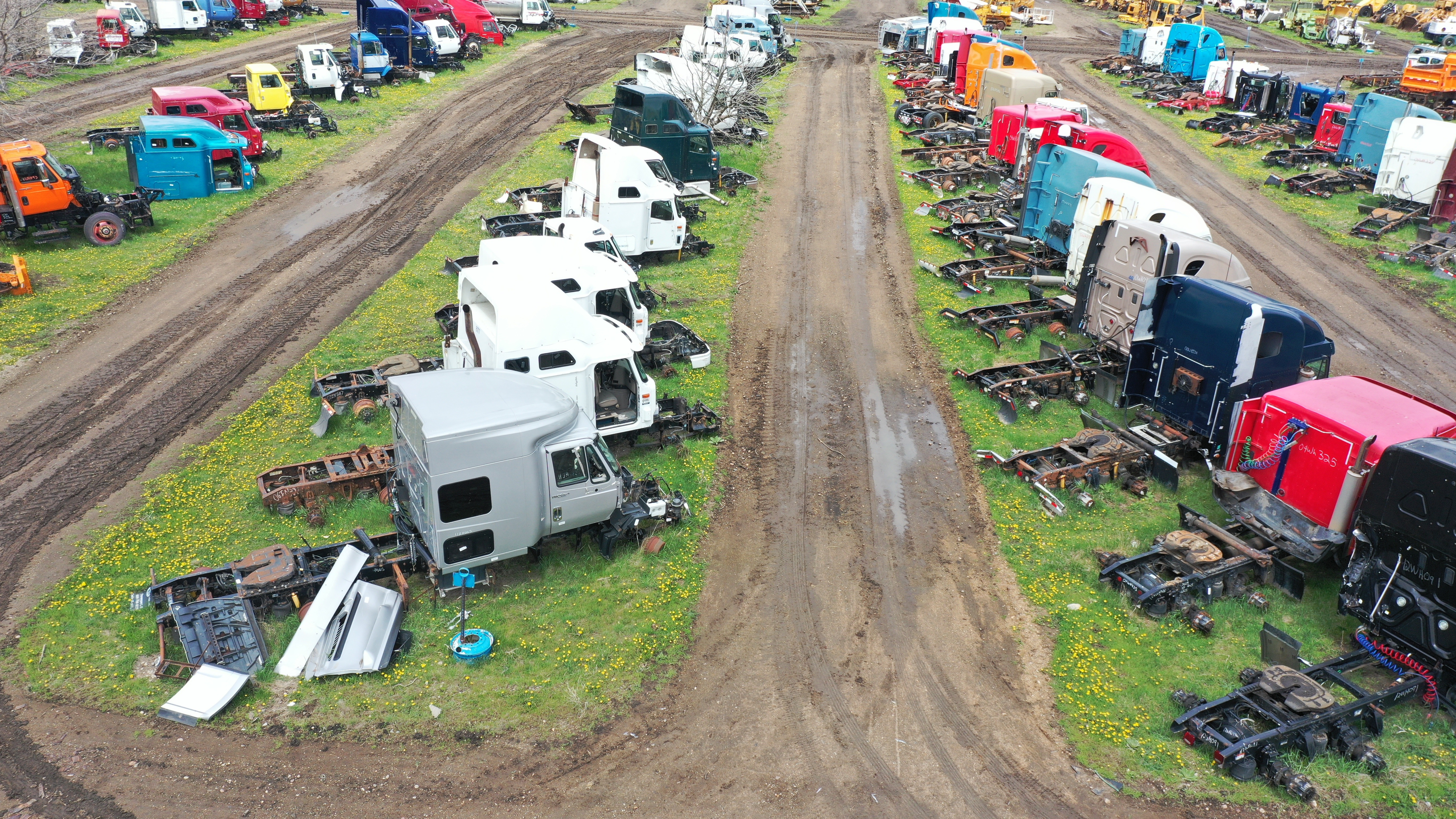 Quality Recycled Truck Parts 165