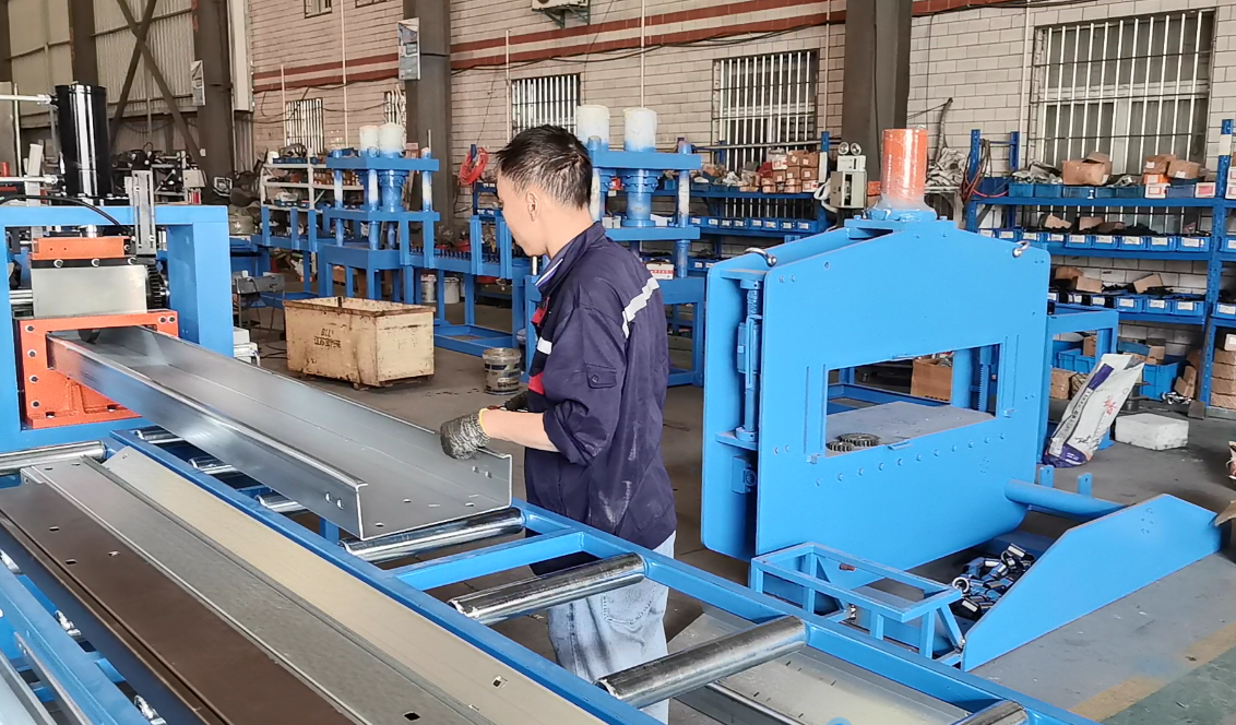 Auto CZ Purlin Machine 74