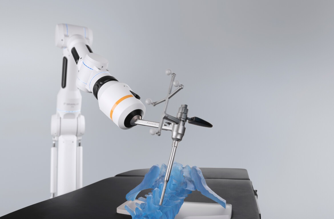 Brainlab Loop-X Mobile Imaging Robot and Cirq Robotic Alignment Module for Spine Both Receive FDA Clearance 36