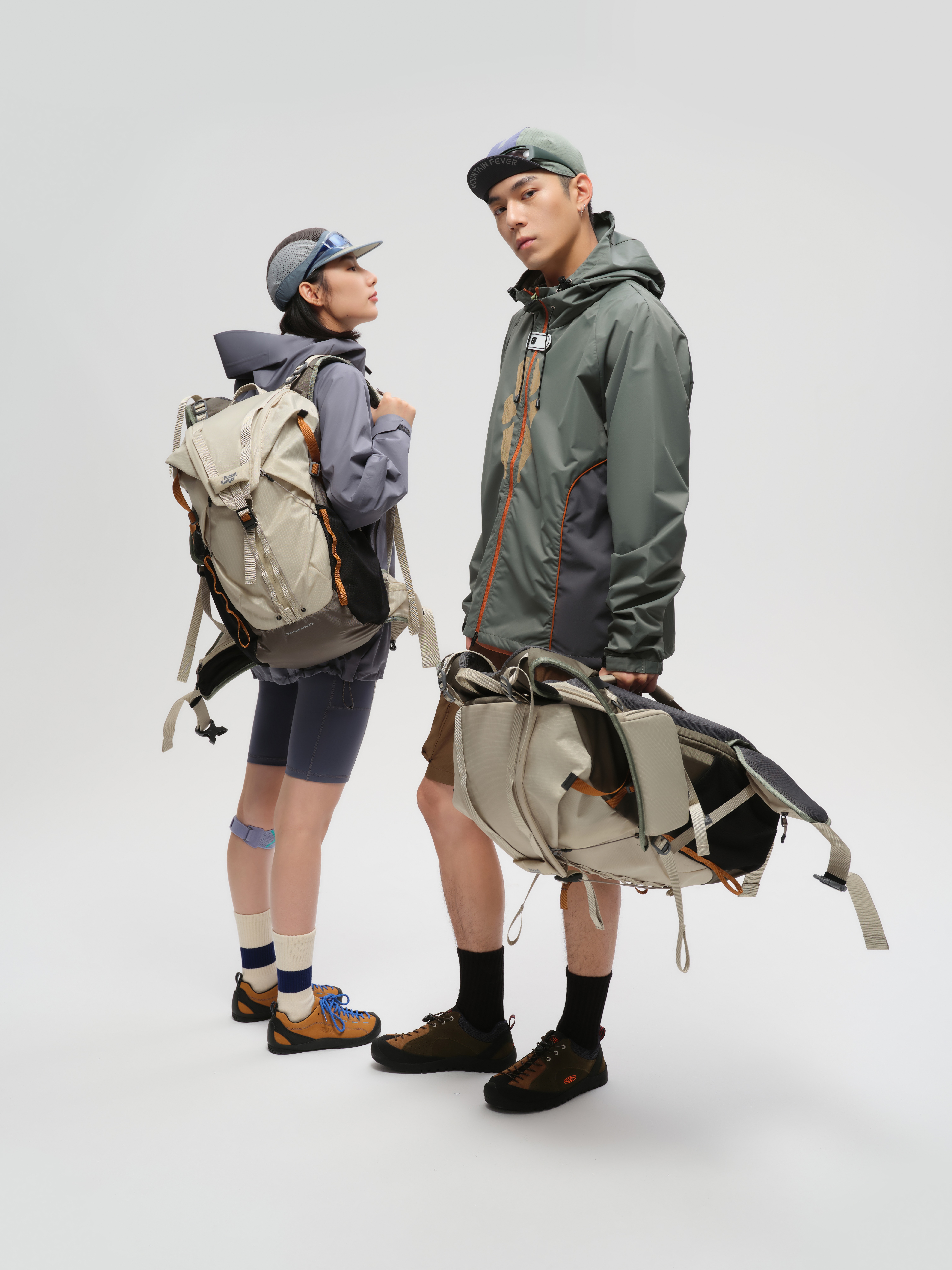 V-PR01  Pocket Ranger 35L camera traveling backpack include inner package(off-white green) 58