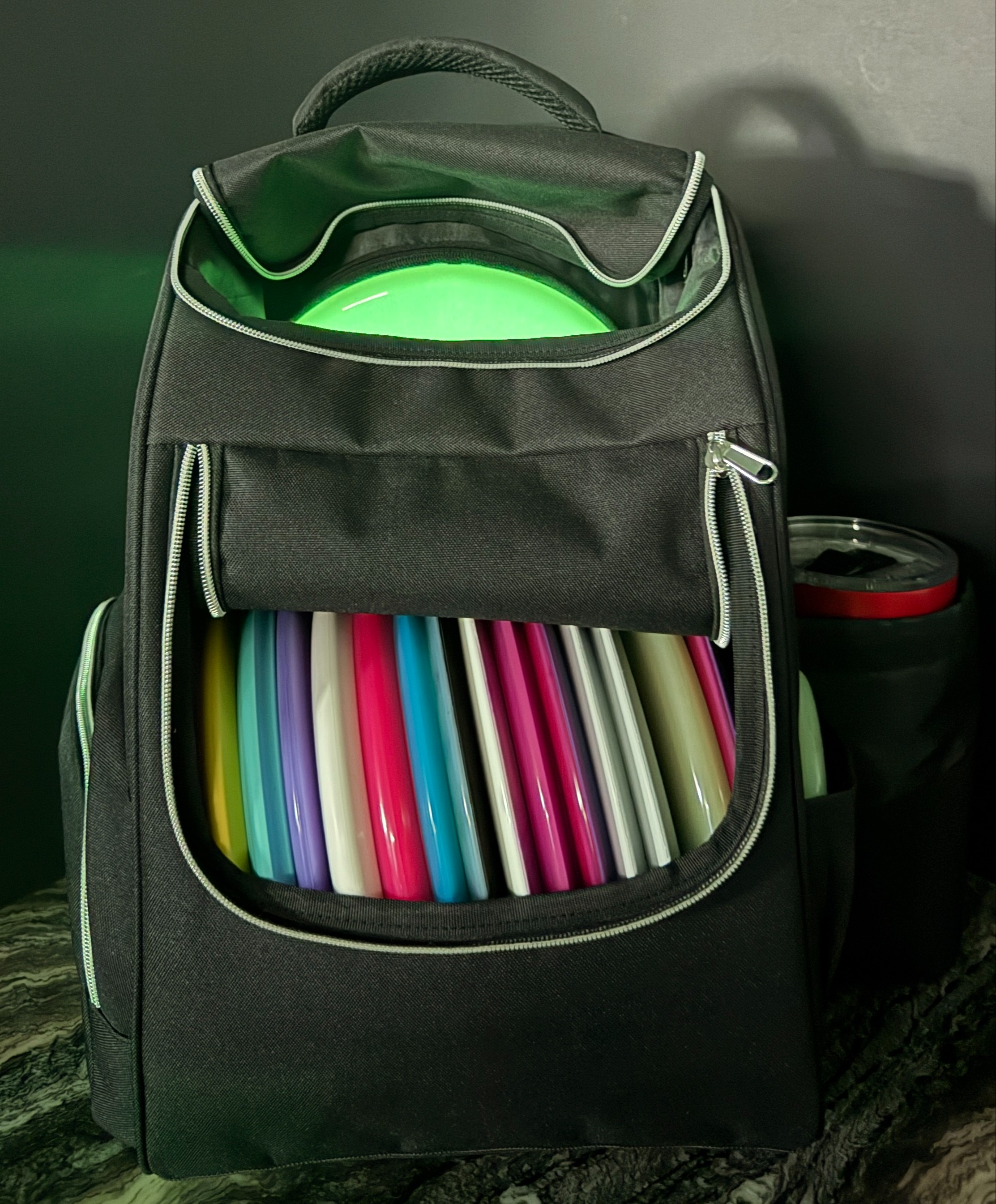A disc golf   Backpack with Glow charger 263