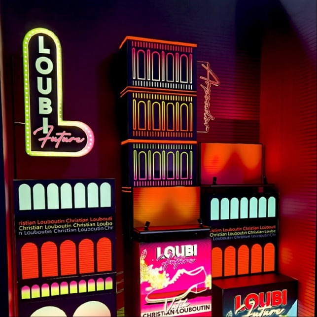 Art Of Visual Window Display Props Decoration High Brightness Window Display 136